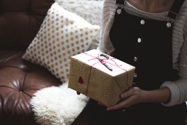 Sfaturi pentru cadouri de Crăciun: unde să cumpărați un set cosmetic avantajos?